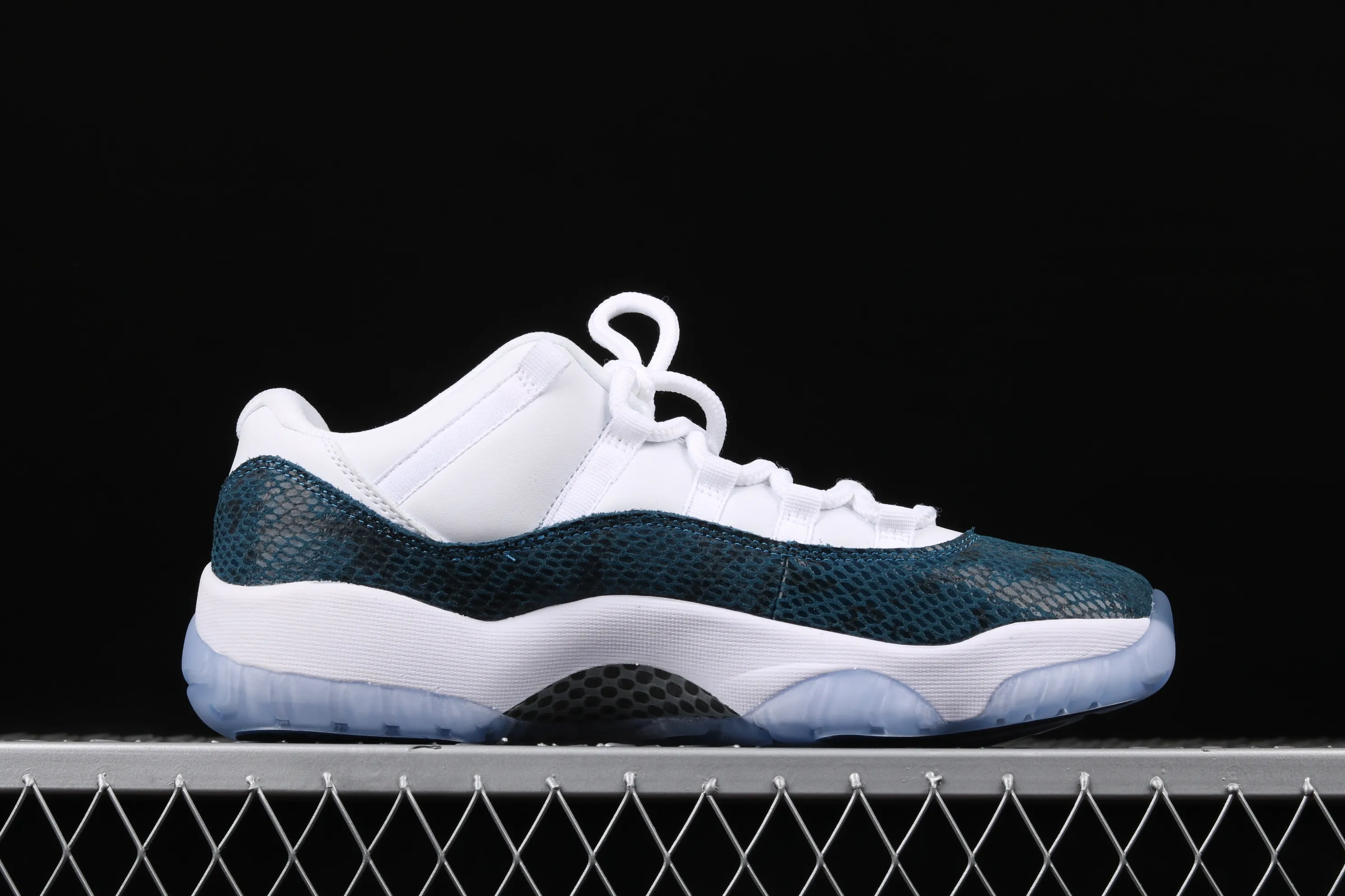 All categories Air Jordan Jordan series basketball shoes Air Jordan 11 pure original version Air Jordan 11 Low SE "Snakeskin" "Blue snake pattern" CD6846-102